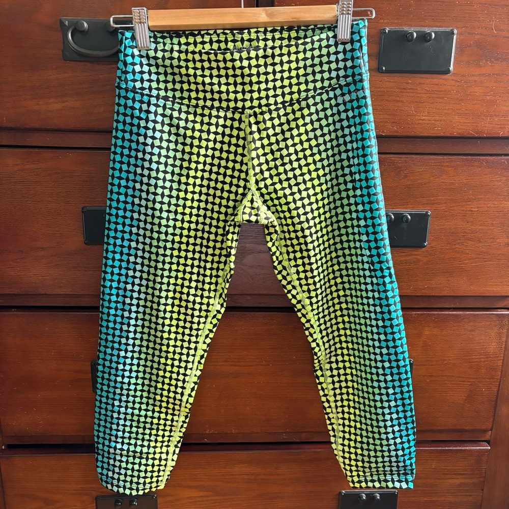 Size Small Calvin Klein Performance Neon Kaleidoscope Design Cropped Leggings